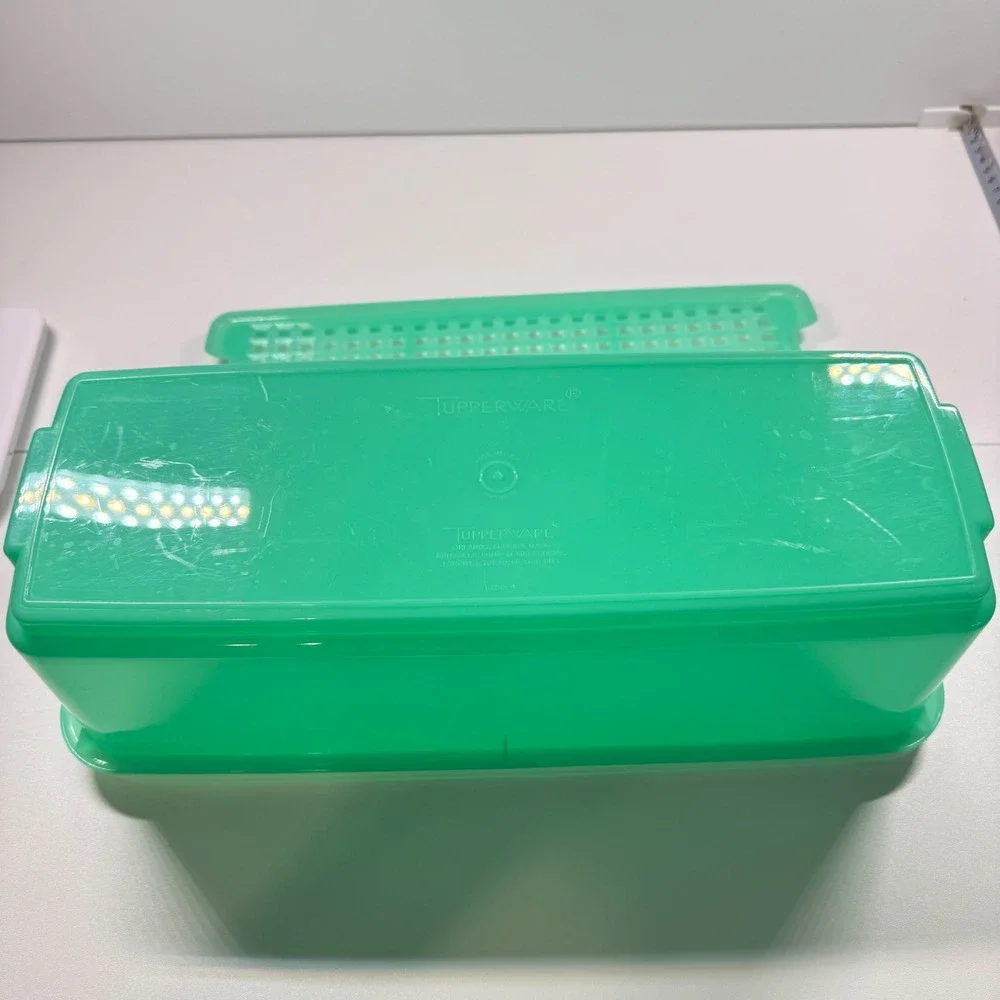 TUPPERWARE Vintage Jadeite Green Vegetable Crisper 784-1 Rectangular Lid Grid